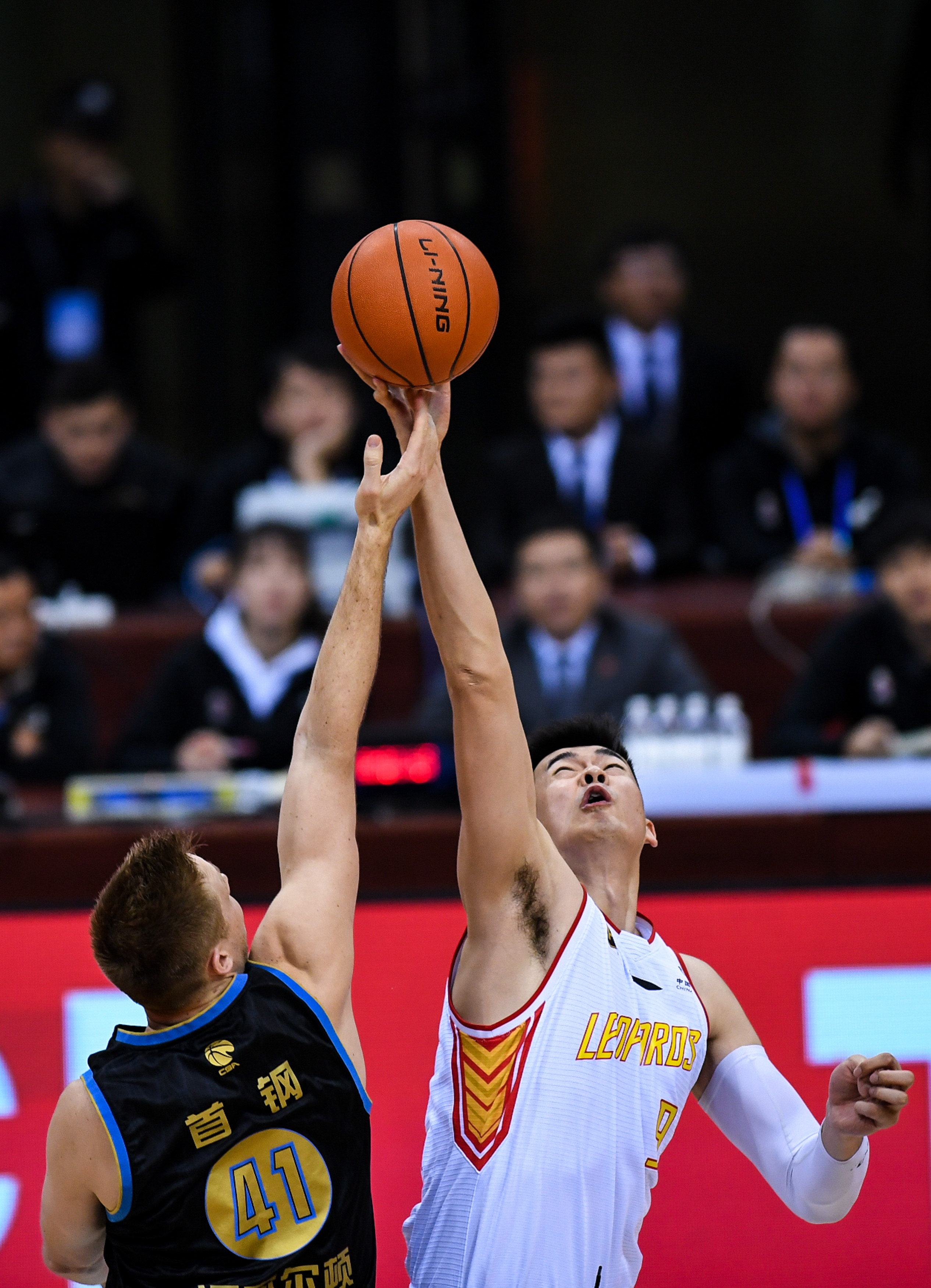 混音主帅：杨瀚森沟通能力提升很大，英语理解能力也进步很多（混音主帅：杨瀚森沟通显著提升，英语理解能力也有长足进步）