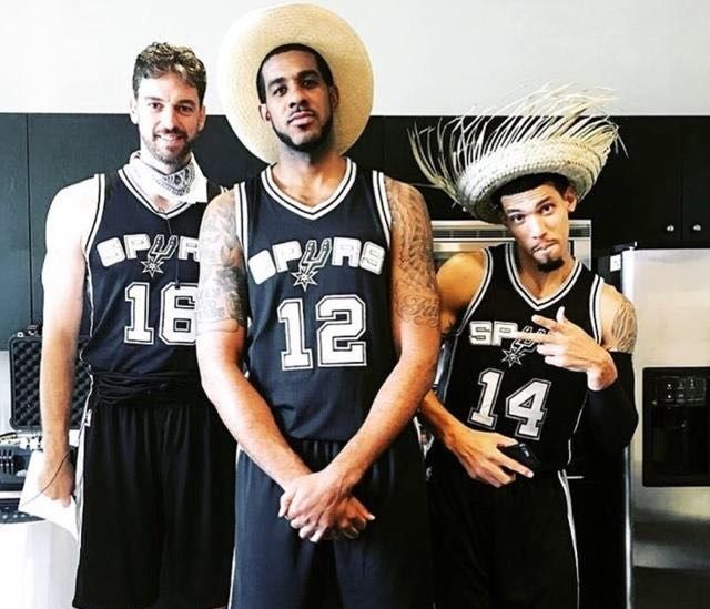 名记：字母哥即将得到3亿美元续约，各队高管对此有些犹豫（名记：字母哥或将达成3亿美元续约，多队高管态度谨慎）