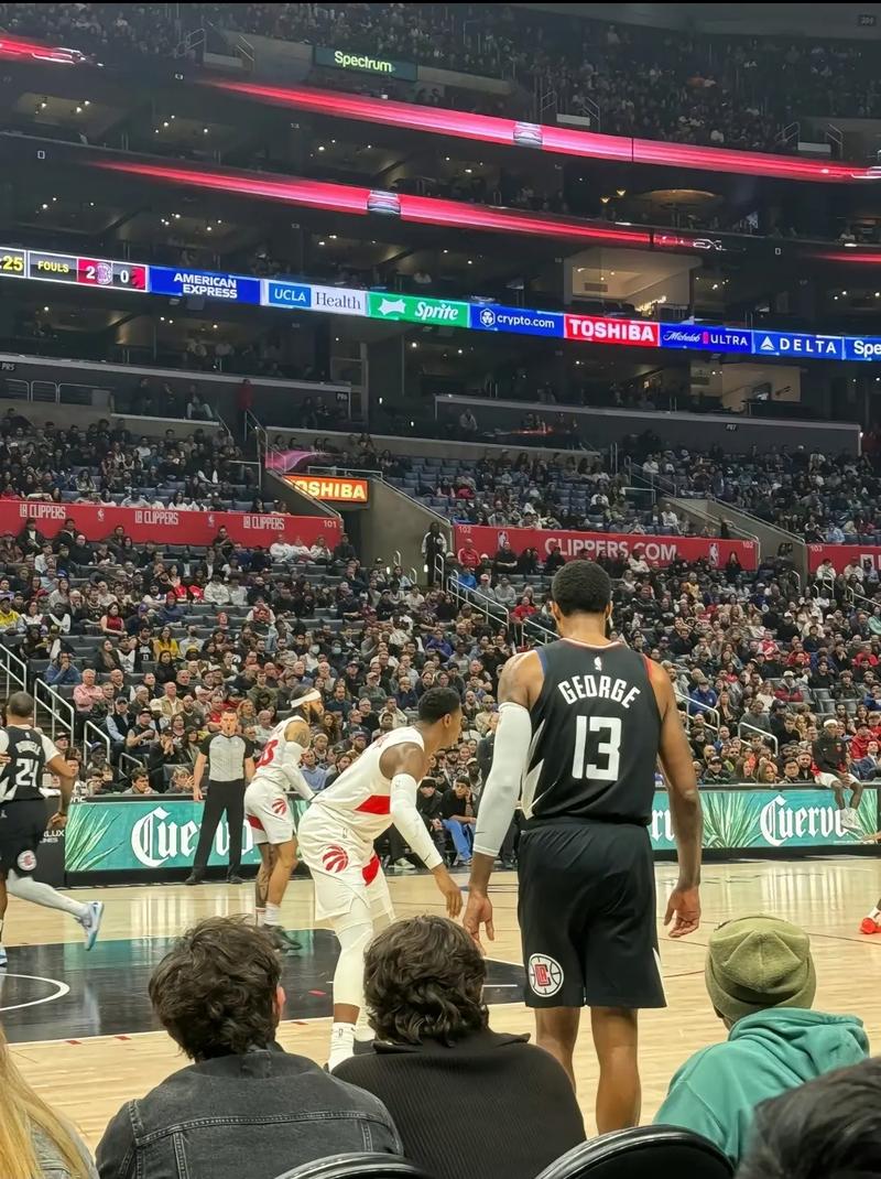 官方：凯塞多踩踏对手染红停赛3场 盖耶掌掴队友停赛2场（官方通报：凯塞多踩踏染红禁赛三场，盖耶掌掴队友禁赛两场）