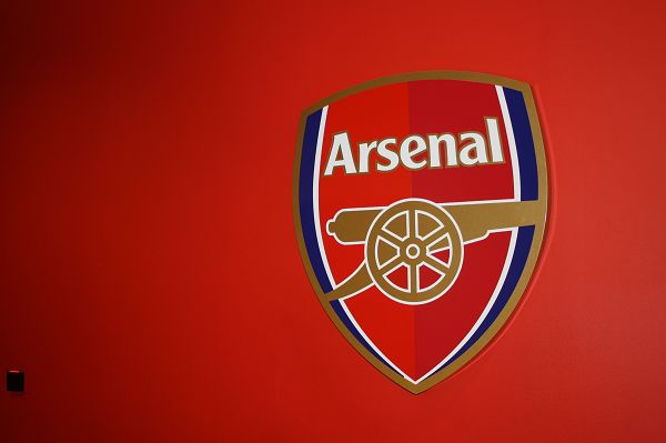 名宿：在我看来莱奥是边锋不是前锋；他配得上米兰10号球衣（米兰名宿：莱奥更适合当边锋而非前锋，配得上米兰10号球衣）