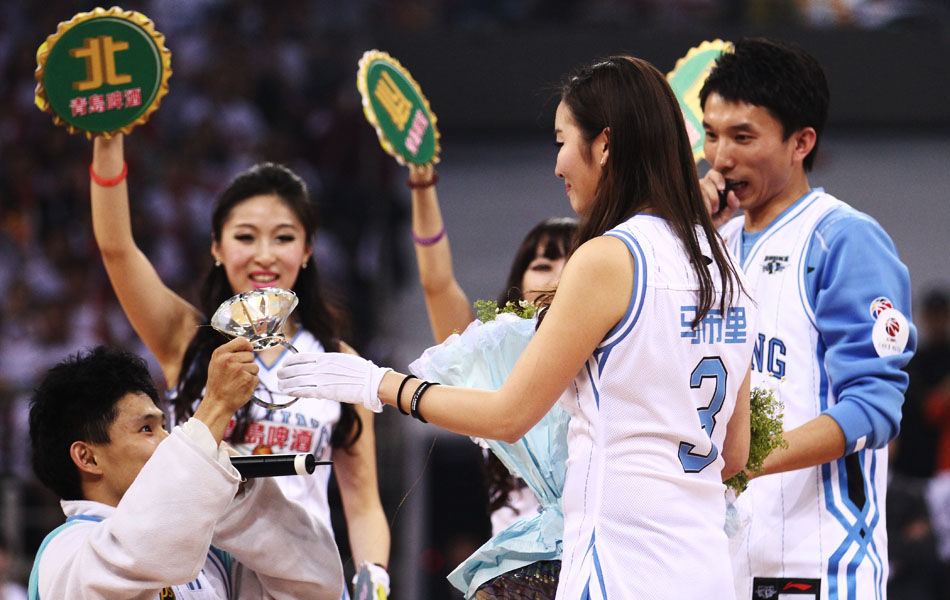 CBA：浙江队继续连胜 力克新疆男篮（CBA：浙江延续连胜势头 击败新疆男篮）