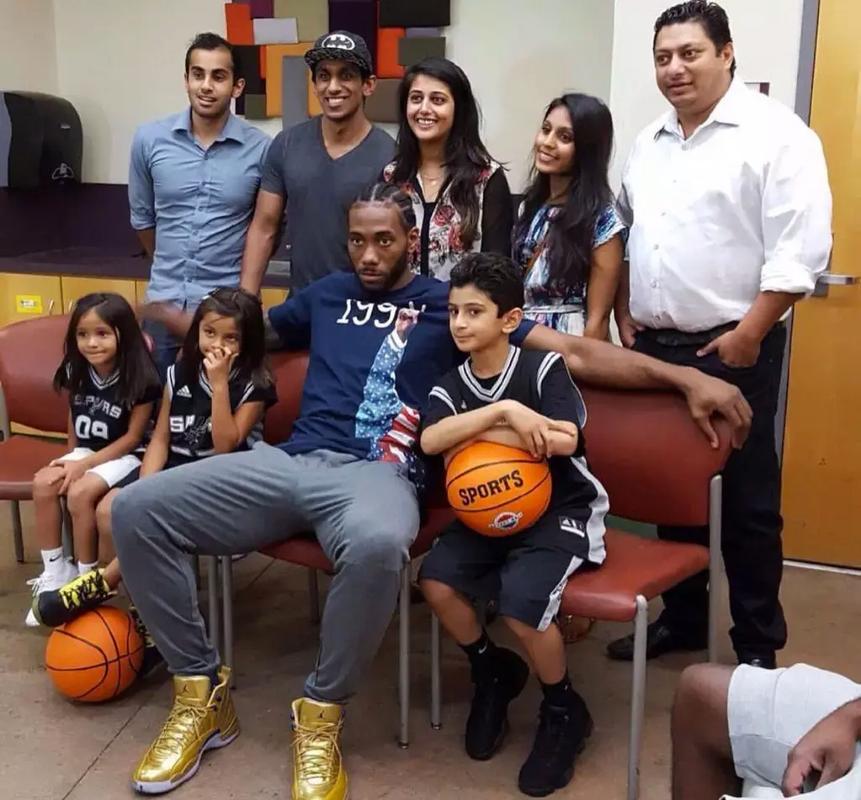 大连英博祝贺重庆铜梁龙冲超：祝愿贵俱乐部在中超再创佳绩（大连英博恭贺重庆铜梁龙晋级中超，预祝贵俱乐部在顶级联赛再创辉煌）