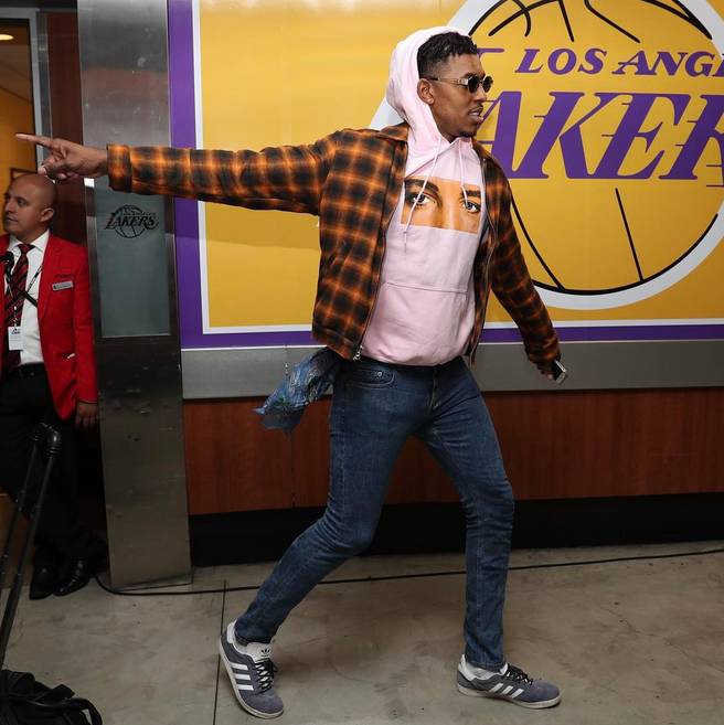 成都蓉城主帅徐正源获三年大合同，球队获亚冠资格，有望争夺双冠，球迷期待新赛季表现。（成都蓉城与主帅徐正源签三年长约，锁定亚冠席位冲击双冠，球迷热盼新赛季）