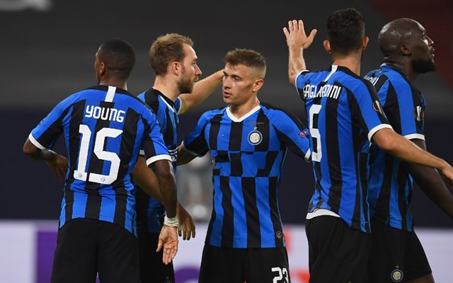 继C罗和小卢卡斯后，奥斯梅恩是第三位欧冠客场对贾府戴帽的球员（奥斯梅恩成继C罗、小卢卡斯后欧冠客战贾府戴帽的第三人）