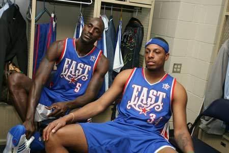 麦克丹尼尔斯第三节5中5轰12分，带领森林狼迫近比分（麦克丹尼尔斯第三节5投全中砍12分，助森林狼缩小差距）