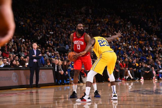 球队换帅后像换台发动机（换帅如换引擎，球队动力全开）