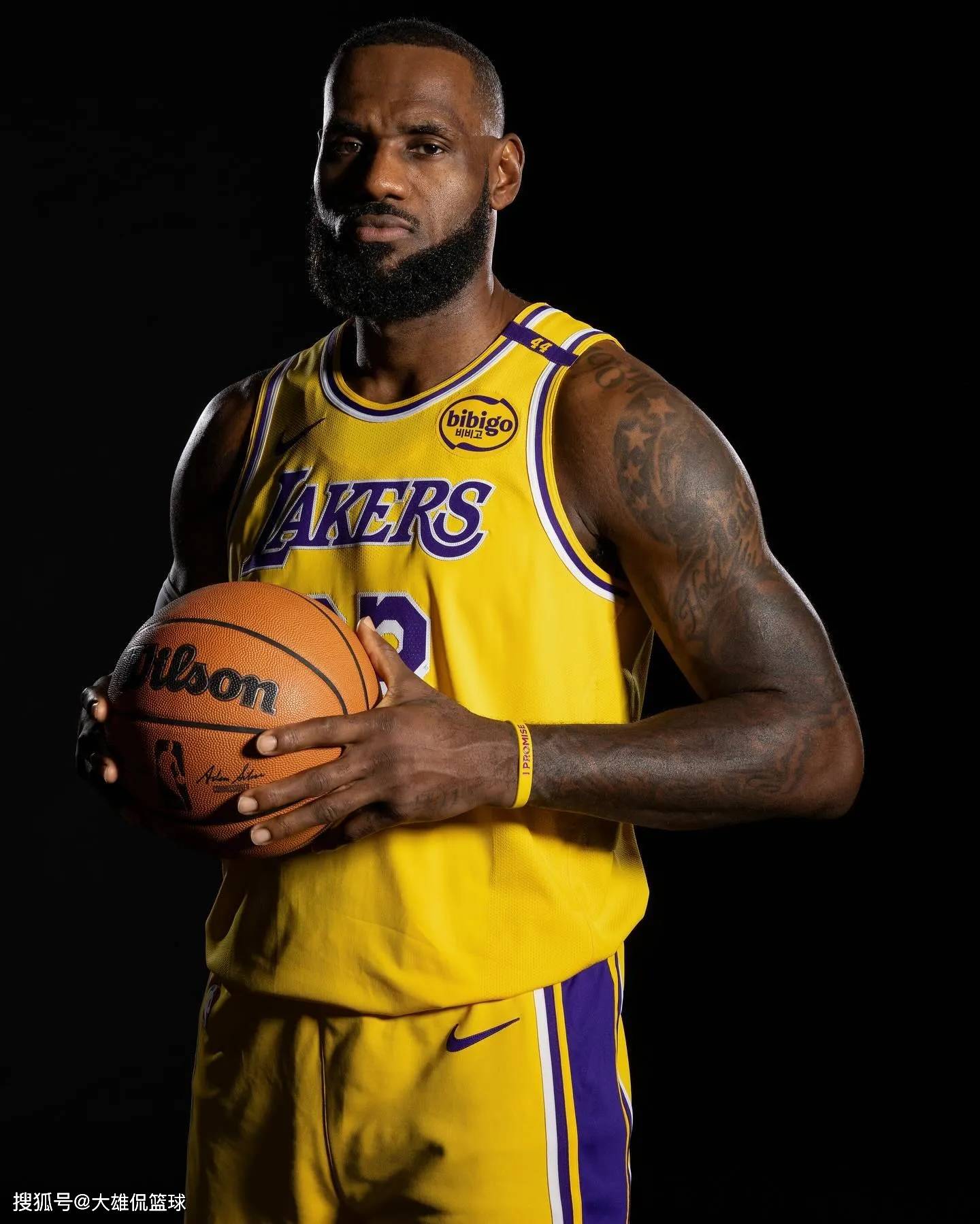 齐沃：利物浦能为重要比赛调整状态；萨拉赫？他是世界级球员（齐沃：利物浦能在关键战前调整到位，萨拉赫是世界级球员）