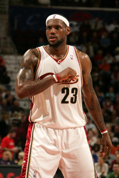 中超9／10月最佳球员候选：卡扎伊什维利、莱昂纳多、亚戈在列（中超9至10月最佳球员候选名单出炉：卡扎伊什维利、莱昂纳多、亚戈入围）