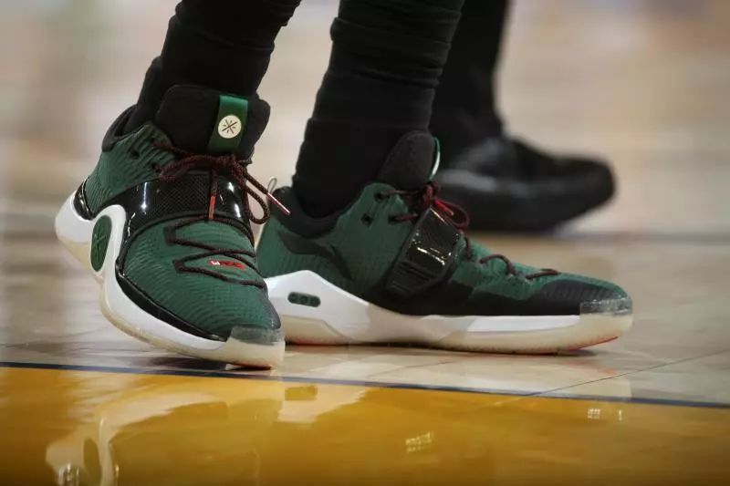 自威廉以来，埃斯特旺是首位连续3场欧冠进球的切尔西球员（埃斯特旺成为切尔西队自威廉之后首位在欧冠连续三场破门的球员）