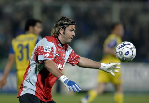 英媒：拜仁有意在一月永久签下梅努，已和他的经纪人直接会谈（英媒：拜仁计划一月买断梅努，已与其经纪人直接会面）