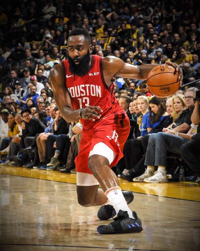 手感爆棚！新疆外援纳托尔半场7中6贡献15分（手感火热！新疆外援纳托尔半场7投6中砍下15分）