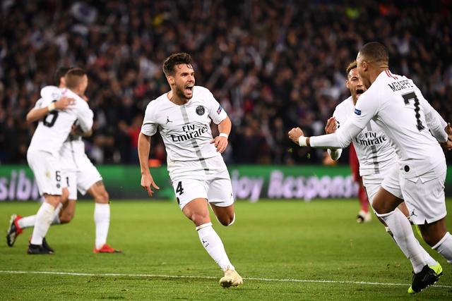 一日英超动向：曼城再具争冠实力，萨拉赫猛批斯洛特引发矛盾（英超一日观察：曼城重现争冠火力，萨拉赫怒斥斯洛特掀风波）